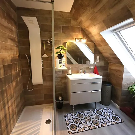 Le Clocher Aux Cigognes Au Village De