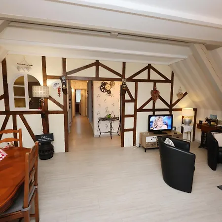 Le Clocher Aux Cigognes Au Village De